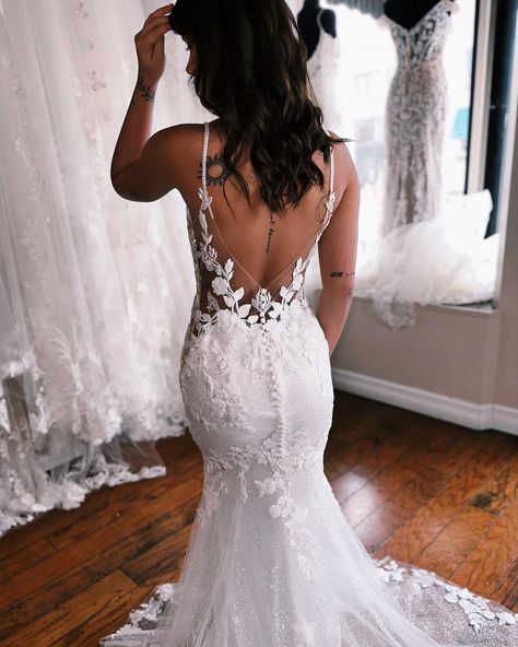 Mesh Wedding Dress Sheer, Tight Fitting Wedding Dresses, Form Fitting Lace Wedding Dress, Wedding Dresses Form Fitting, Fitted Wedding Dress With Train, Wedding Dresses Sparkly Glitter, Boho Elopement Dress, Wedding Dresses Open Back, Mermaid Lace Wedding Dress