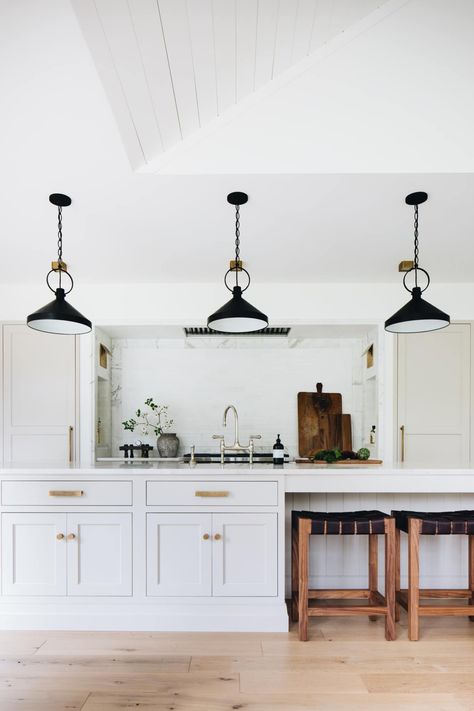 10 Favorites from Jean Stoffer Design | Stoffer Photography Jean Stoffer Design, Jean Stoffer, Inset Cabinetry, Polished Nickel Faucet, Light Wood Floors, Popular Kitchens, Best Kitchen Designs, Dining Nook, Island Design