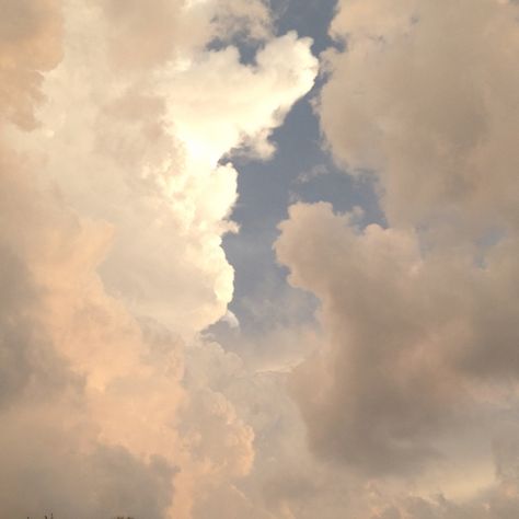 Clouds before a storm Before Storm Aesthetic, Sky Before Storm Aesthetic, Golden Hour Clouds, Storm Aesthetic, Autumn Walk, Pretty Skies, Beautiful Skies, Notice Board, Sky Sea