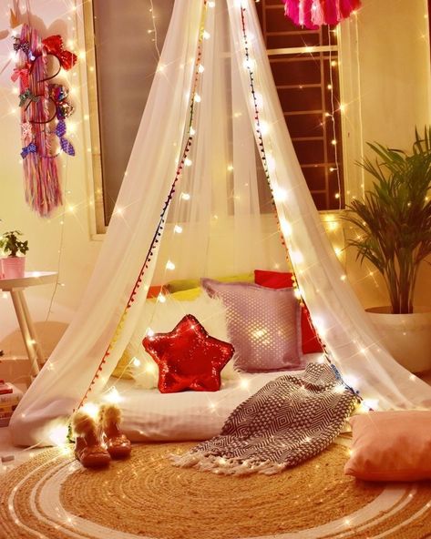 Tent Date Ideas, Bday Tent Ideas, Birthday Bed Decoration Room Decor, Tent Decorating Ideas Birthday At Home, Diy Canopy Tent Bedroom, Tent Bday Decoration, Birthday Tent Ideas, Canopy Tent Decorations Birthday Parties, Birthday Tent Decorations At Home