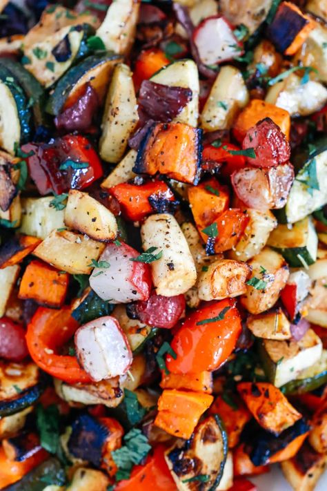 Simple Balsamic Roasted Vegetables make an easy and amazingly flavorful side dish. Use the veggies suggested or mix and match your own and clean out your pantry. Easy recipe made in the oven. #roastedvegetables #vegetables #healthysidedish #sidedish Glazed Roasted Vegetables, Roasted Mixed Vegetables, Balsamic Roasted Vegetables, Cook Vegetables, Roasting Vegetables, Roasted Vegetable Recipes, Vegetables Recipes, Pan Dinners, Roasted Vegetable