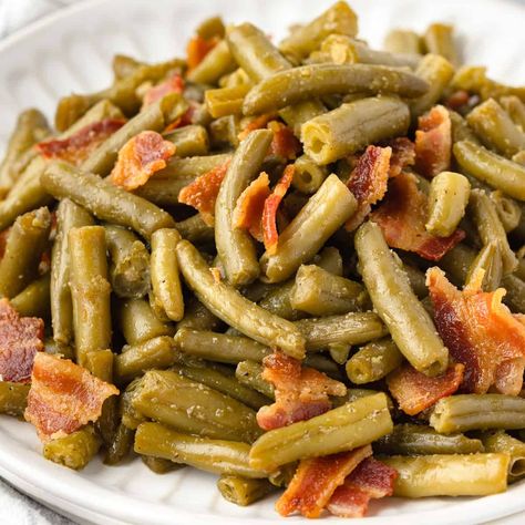 Smothered Green Beans Bob Evans Green Beans Recipe, Roadhouse Green Beans, Texas Roadhouse Green Beans, Smothered Green Beans, Copycat Texas Roadhouse, Green Beans With Bacon, Bob Evans, Veggie Tales, Texas Roadhouse