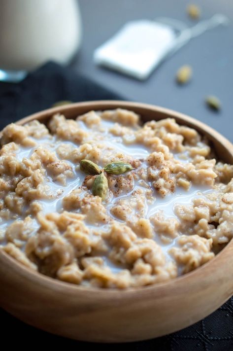 Best Chai Tea Recipe, Chai Oatmeal, Oatmeal For Breakfast, Oat Bowls, Chai Tea Recipe, Frozen Cocktail Recipes, Chai Recipe, Oatmeal Recipe, Sweet Potato Hash