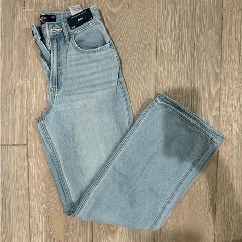 See Pics For Size/ Style Details Holister Jeans, Hollister Clothes, Jeans Hollister, Birthday List, Hollister Jeans, Christmas 2024, Jeans Color, Christmas Wishlist, Girls Jeans