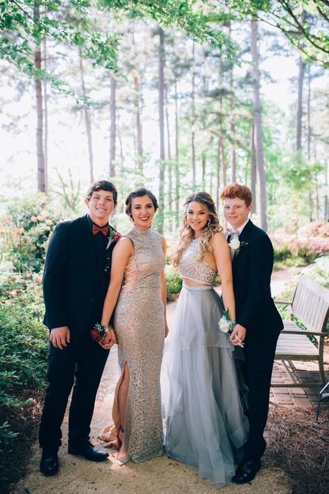 Spring Mini Photoshoot, Outdoor Prom Pictures Group, Sibling Prom Pictures, Prom Picture Ideas For Friends Group Poses Couple, Formal Pictures With Friends Photo Ideas Group Poses, Prom Poses Group Of 4, Group Prom Photo Ideas, Prom Family Pictures, Homecoming Photography Poses