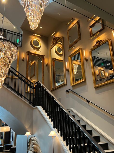 Gold Mirror Wall Collage, Mirror Stairs, Stairs Light, Mirror Wall Collage, Gold Mirrors, Stairway Decorating, Staircase Designs, Gold Mirror Wall, Stair Lighting