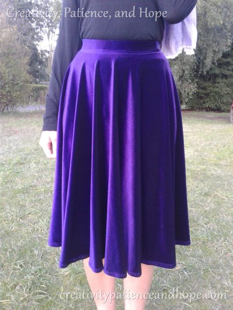 Velvet Skirt Pattern, Skirt Template, Velvet Circle Skirt, Girls Skirt Patterns, Circle Skirts, Twirly Skirt, Skirt Tutorial, Diy Skirt, Purple Skirt