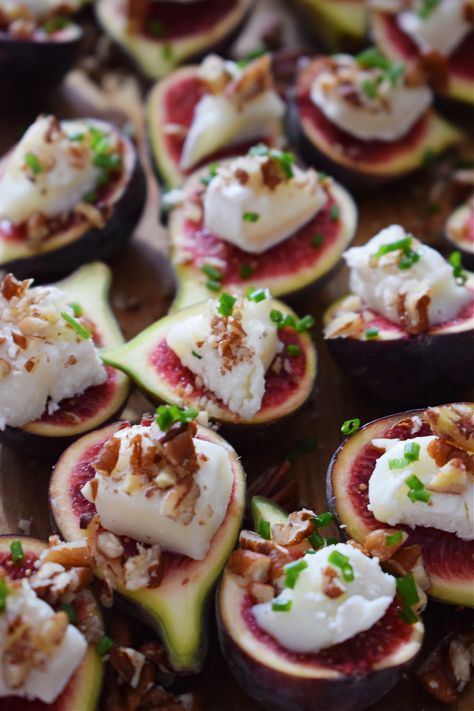 Fig Appetizer Recipes, Figs With Goat Cheese, Fig Appetizer, Baked Appetizers, Greek Appetizers, Goat Cheese Appetizer, Goat Cheese Recipes, Fig Recipes, Quick And Easy Appetizers