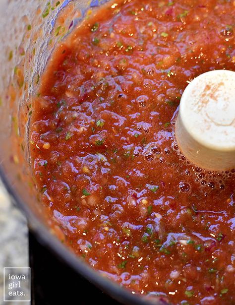 Restaurant-Style Salsa is a CINCH to make at home, plus it's much cheaper then buying. Learn the ingredient I use to make it taste just like a restaurant's. | iowagirleats.com Salsa Video, Amazing Dips, Restaurant Salsa, Mexican Casseroles, Cold Dip Recipes, Taco Bar Party, Gluten Free Side Dishes, Salsa Bar, Taco Burrito