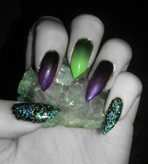 Black Holo Nails, Purple And Green Nails, Middle Nails, Natural Nail Shapes, Holographic Top, Black Fingers, Gold Acrylic Nails, Grey Nail Designs, Middle Fingers