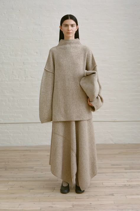 Lauren Manoogian Fall 2024 Ready-to-Wear Fashion Show | Vogue Wool Car Coat, Dress Outer, Autumn Knitwear, Autumn Trends, Fashion Silhouette, Lauren Manoogian, Knitwear Fashion, Runway Looks, How To Make Clothes