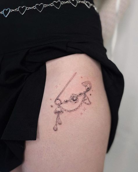 Kiki Raven | Safety pin with beads for Lu-Lu! Thank you so much for trusting me with your first tattoo and for the cute gift 🥺 ✿ follow the rest of… | Instagram Pretty Anime Tattoos, Japanese Good Luck Charm Tattoo, Safety Pin Tattoo Ideas, Cute Fineline Tattoo, Le Sserafim Tattoo, Safety Pin Tattoo Meaning, Safety Pin Ideas, Pin Tattoo Ideas, Eat Tattoo Ideas