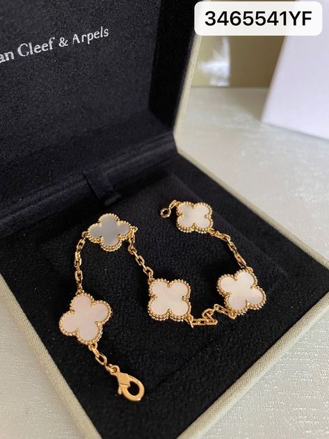 Jewellery Van Cleef, Van Cleef Arpels Bracelet White Gold, Vca Aesthetic, Vca Bracelet Van Cleef Arpels, White Flower Bracelet, Van Cleef And Arpels Jewelry Bracelets, White Gold Van Cleef Bracelet, Von Cleef Bracelet, White Van Cleef Bracelet