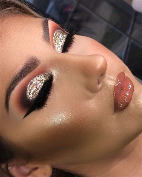 Glam Night Makeup, Sparkle Eyeliner, Nye Makeup, Midnight Cowboy, Glitter Liner, Full Glam, Glitter Eye Makeup, Glitter Eyeliner, Glam Makeup Look