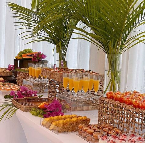 Vegetable Displays For Parties, Brunch Island Set Up, Brunch Party Setup, Roc Nation Brunch Theme Party, Roc Nation Brunch Decor, Spring Party Themes For Adults, Catering Decoration Ideas, Beauty Event Ideas, Drinks Table Party Ideas