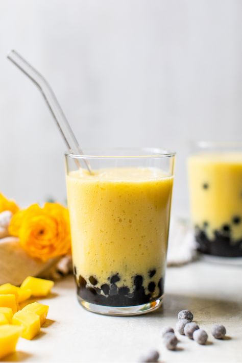 Mango Bubble Tea Recipe, Mango Milk Tea, Mango Bubble Tea, Bubble Tea Recipe, Mango Drinks, Ginger Lemonade, Bubble Milk Tea, Smoothie Packs, Mango Smoothie