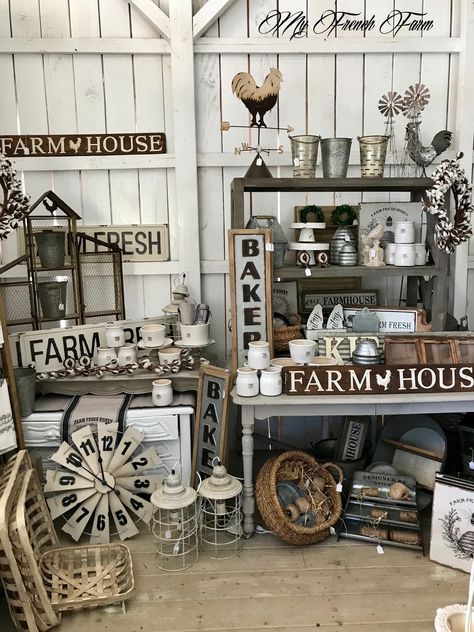 Farmhouse decor Country Retail Store Design, Farmhouse Shop Ideas, Farmhouse Boutique Ideas, Farm Store Ideas, Market Stall Display, Vintage Booth Display, Vintage Store Displays, Antique Booth Displays, Antique Mall Booth