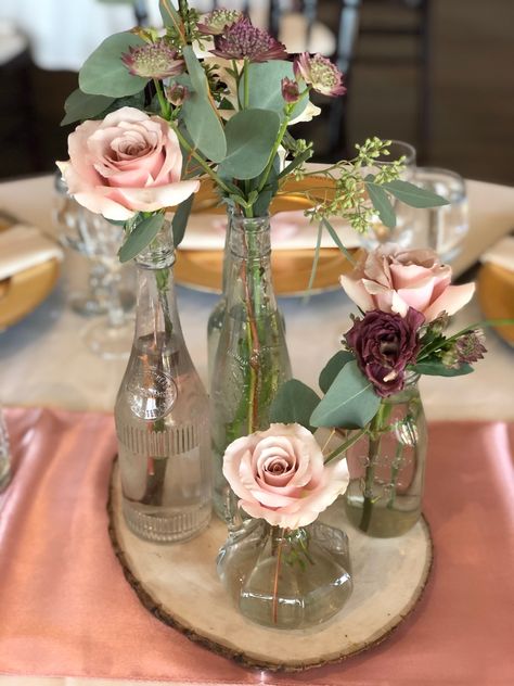 Small Glass Centerpieces, Wedding Centerpieces Diy Vases, Single Vases Centerpiece, Simple Flowers Centerpieces, Centerpieces Wedding Bud Vases, 3 Vases Centerpiece Ideas, Glass Jar With Flowers Centerpieces, Small Bouquet Centerpieces, Bridal Shower Simple Centerpieces