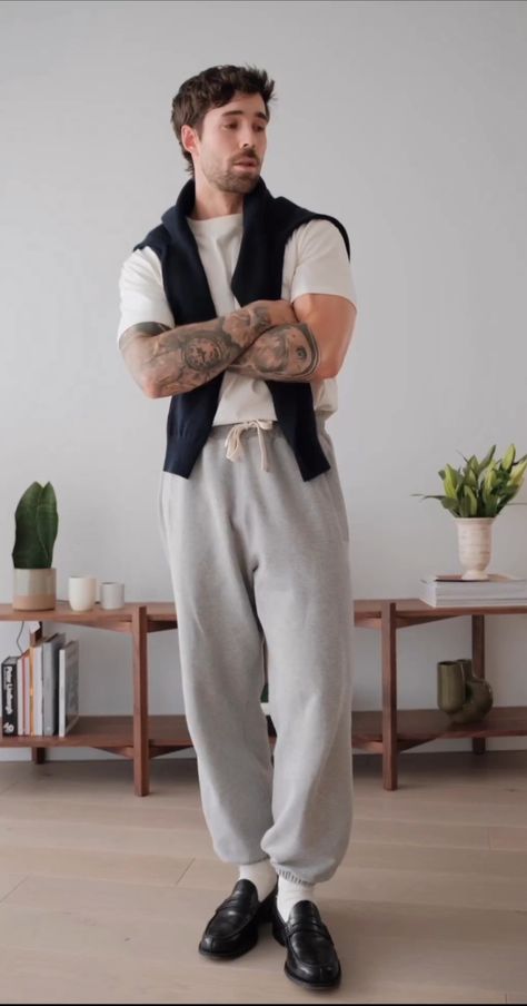 imdanielsimmons Chill Style, Color Combos Outfit, Mens Outfit Inspiration, Men Fashion Casual Outfits, Men's Wardrobe, Old Money, Casual Outfit, Color Combos, Mens Clothing Styles