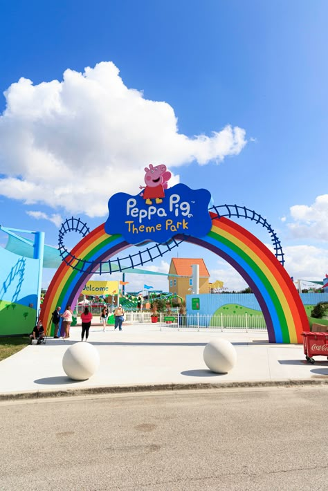 Peppa Pig World Florida, Amusement Park Ideas, Peppa Pig Aesthetic, Peppa Pig Park, Them Park, Peppa Pig Theme Park, Theme Park Design, Peppa Pig World, Peppa Pig Family