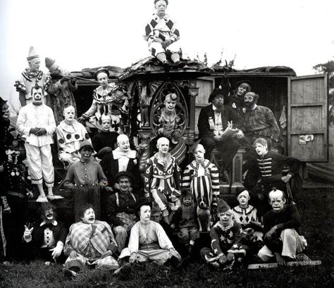 I don't know why people are so afraid of clowns... these guys seem nice enough... Clown Film, Vintage Bizarre, Vintage Circus Photos, Cirque Vintage, Old Circus, Circus Sideshow, Circus Acts, Creepy Vintage, Send In The Clowns