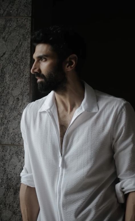 Aditya Roy Kapoor, Roy Kapoor, Asian Male Model, Feroz Khan, Minimalist Fashion Men, Classy Outfits Men, Most Handsome Actors, Quick Makeup, Male Poses