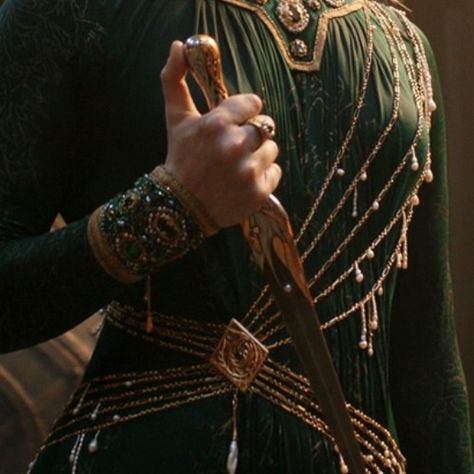 Cunning Woman Aesthetic, Fantasy Core, Rings Of Power, Targaryen Aesthetic, Green Queen, Costume Inspo, Power Ring, House Of Dragons, Fantasy Aesthetic