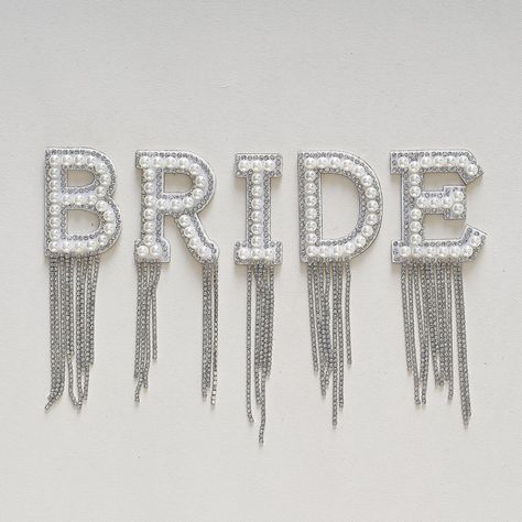 IN YOUR BRIDAL ERA 💍 Meet the bridal accessories you need to celebrate your bridal era with! 🤍 SWIPE to fall in love 👀 In My Bride Era Bachelorette, Bachelorette Beaded Sunglasses, Bach & Boujee, Bridal Era, Bride Era, Diy Christmas Paintings, Hen Party Decorations, Christmas Paper Napkins, Ginger Ray