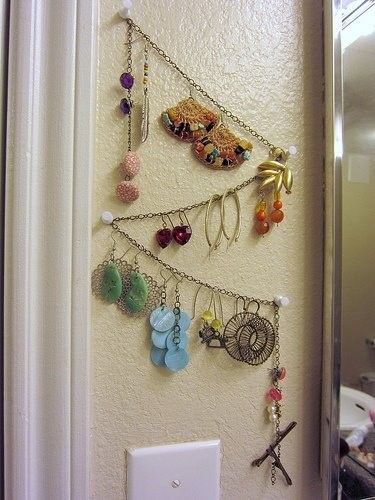 Jewelry Storage Diy, Diy Chain, Diy Jewelry Display, Popular Diy, Chain Earring, Quick Diy, Earring Organizer, Broken Chain, Earring Display