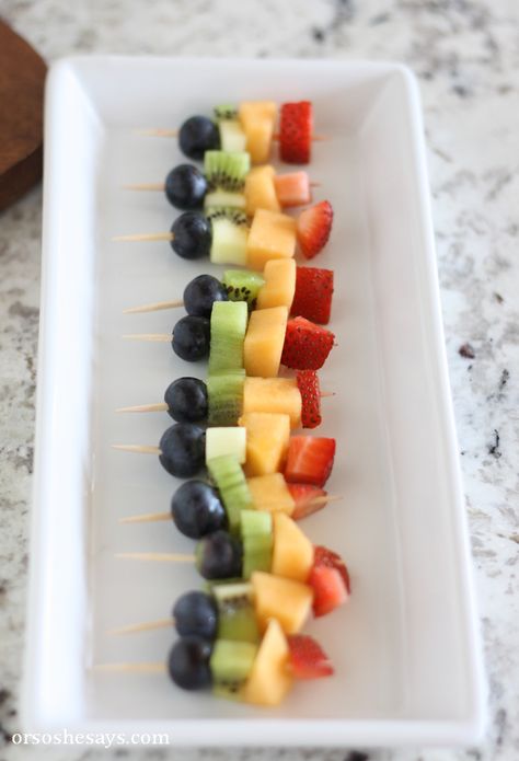 Mini Fruit Kabobs, Kabobs For Party, Fruit Kabobs For Party, Kids Party Finger Foods, Finger Snacks, Finger Foods For Kids, Fruit Kebabs, Fruit Sticks, Fruit Appetizers