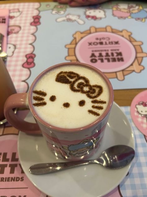 Hello Kitty Restaurant, Cafe Hello Kitty, Hello Kitty Room Decor, Korean Cafe, Colorful Drinks, Kitty Cafe, Kawaii Cooking, Hello Kitty Coloring, Cute Snacks