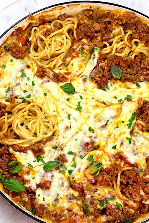 TikTok Spaghetti is a viral hit recipe where creamy, cheesy alfredo pasta meets tomato meat sauce in a casserole that's hard to resist! Viral Tik Tok Spaghetti, Tic Toc Recipe, Tick Tock Spaghetti, Tic Toc Spaghetti, Tick Tock Pasta, Viral Spaghetti Recipe, Southern Spaghetti Recipes, Viral Tik Tok Recipes, Tik Tok Spaghetti