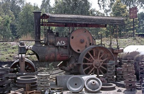 Fowler steam roller Steampunk Crawler, European Roller, Steam Roller, Stationary Engines, Steam Tractor, Dark Black Wallpaper, Triple Expansion Steam Engine, Steam Boiler, Rail Transport