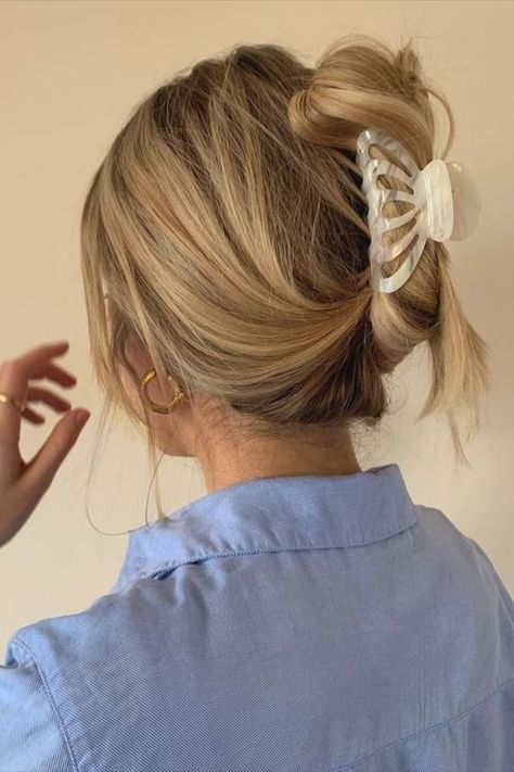 Blonde Bun Aesthetic, Blonde Doctor Aesthetic, Eliza Core, Doctor Romance, Romance Story, Dear Ava, Clip Hairstyles, 90s Hairstyles, Aesthetic Pastel