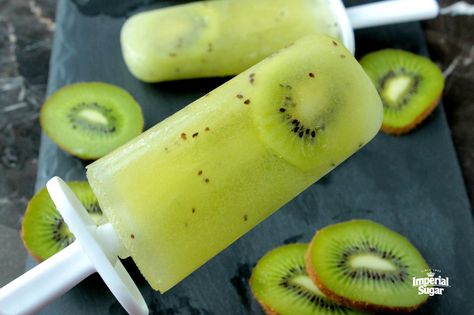 Ready for a super easy frozen treat to help you cool off this summer? These 3-ingredient Fresh Kiwi Ice Pops are made with fresh kiwis and sweetened with just a touch of sugar. Kiwi Popsicles, Greek Yogurt Popsicles, Strawberry Cream Cheese Filling, Easy Popsicles, Yogurt Popsicles, Frozen Dessert Recipe, Easy Summer Desserts, Popsicle Recipes, Frozen Treat