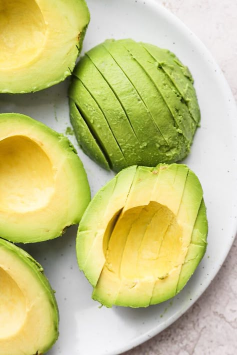 Ways To Eat Avocado, Freezing Avocados, Taco Station, Avocado Cilantro Lime Dressing, Guacamole Dip Recipes, Agriculture Pictures, Homemade Guac, Guac Recipe, Freeze Avocado