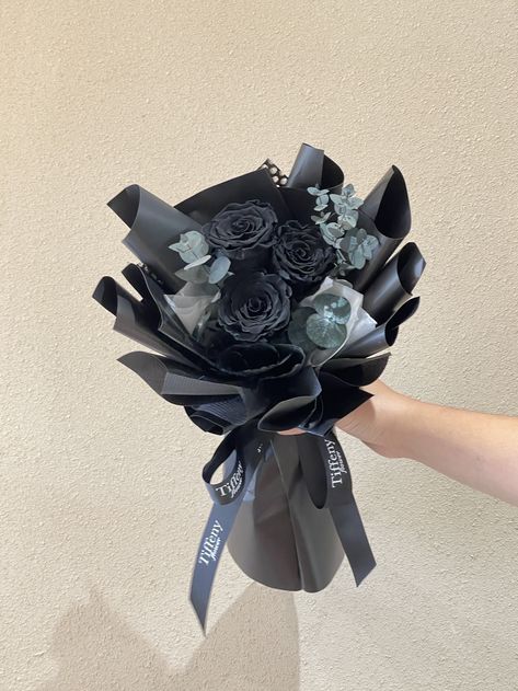 Paper Rose Craft, Balloon Flower Decorations, Luxury Flower Bouquets, Bow Cakes, Rose Crafts, Prettiest Bouquet, Ribbon Bouquet, Boquette Flowers, Flower Bucket