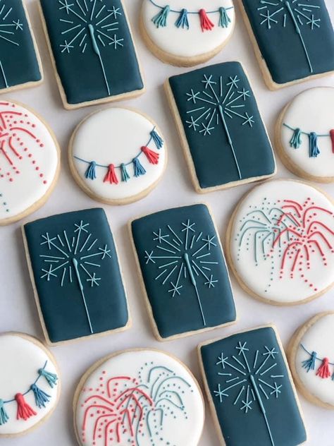 Patriotic Sugar Cookies, Patriotic Cookies, Fourth Of July Cakes, Cookies Theme, Sugar Cookie Royal Icing, Fourth Of July Food, Summer Cookies, Sugar Cookie Designs, Cookie Time