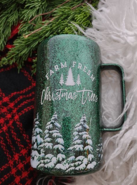 Epoxy Tumbler Ideas For Moms, Hunting Epoxy Tumbler, Resin Christmas Tumblers, Holiday Tumbler Ideas, Winter Tumbler Ideas, Christmas Epoxy Tumblers, Glitter Tumblr, Winter Tumbler, Tumbler Inspiration