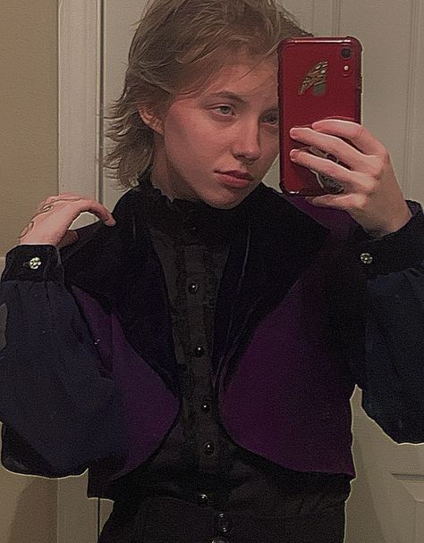 Prom Outfits For Nonbinary, Nonbinary Reference, Transmasc Haircut Mullet, Gameshow Host Outfit, Prom Nonbinary, Ftm Prom Outfits, Transmasc Prom Outfit, Pretty Nonbinary People, Mullet Transmasc