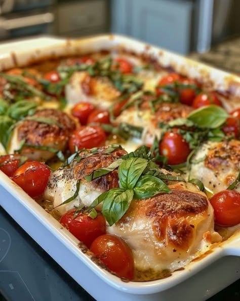 Caprese Chicken Casserole, Cheesy Chicken Casserole, Chicken Casseroles, Chicken Breast Recipes Baked, Caprese Chicken, Chicken Entrees, Juicy Tomatoes, Chicken Dishes Recipes, Chicken Casserole