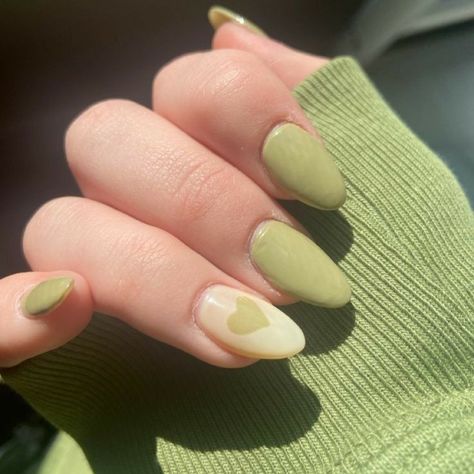 Acrylic Design, Green Nail, Aesthetic Nails, Green Sage, Cute Gel Nails, Soft Nails, Short Acrylic Nails Designs, Heart Nails, Funky Nails