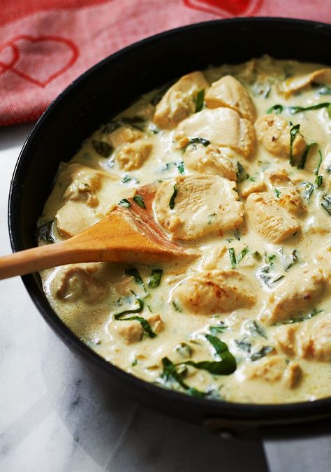 Skillet Chicken with Spinach Cream Sauce Recipe — Eatwell101 Chicken And Spinach Recipes, Spinach Cream Sauce, Creamy Spinach Chicken, Chicken With Spinach, Cream Sauce For Chicken, Spinach Chicken, Chicken Skillet Recipes, Cream Sauce Recipes, Chicken And Spinach