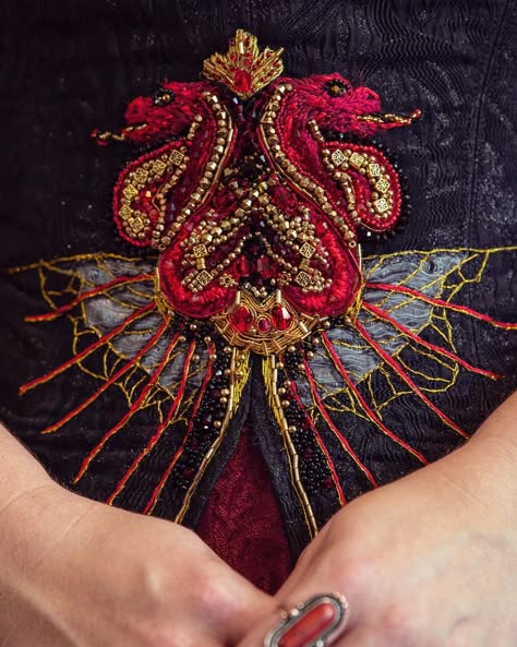 @silhouettecosplay just inspired me to make a post about embroidery with her Daenerys post. I love sitting in my comfy spaces while embroidering. Im hoping to continue my embroidery/beadwork journeys with bigger ideas! 🪡🧵 #embroidery #beadwork #embroideryart #cosplayembroidery Photos by @aleestudios Hotd Dresses, Jewel Embroidery, Art Brainstorm, Heavy Crown, Rhaenyra And Daemon, Magic Embroidery, Viking Embroidery, I Am King, Kings Landing