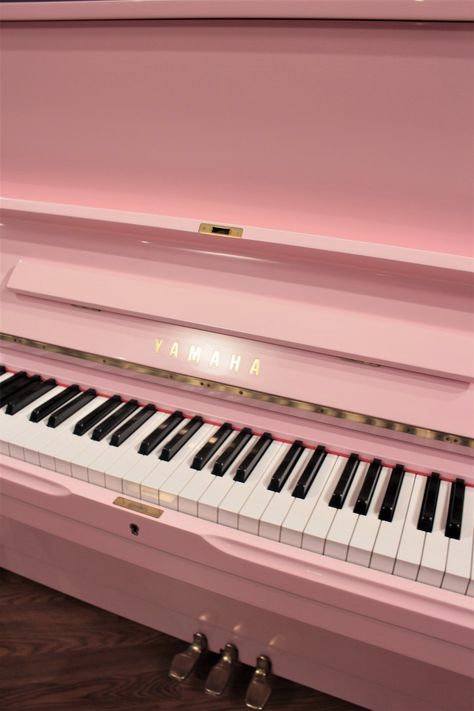 Yamaha Piano Aesthetic, Piano Aesthetic Pink, Pink Piano Aesthetic, Colorful Piano, Piano Aesthetic, Pink Piano, Yamaha Piano, Angie Yonaga, Rantaro Amami