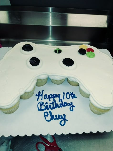 Game Controller cake Playstation Cupcake Ideas, Gamer Pull Apart Cupcakes, Game Controller Pull Apart Cupcakes, Controller Cake Ideas, Game Controller Cupcake Cake, Video Game Cupcake Cake, Gaming Cupcakes For Boys, Controller Cupcake Cake, Gaming Cupcakes