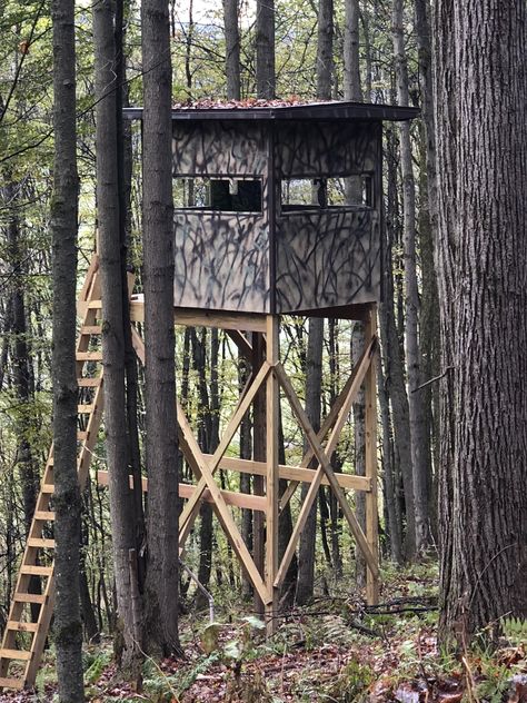 Deer Stand Windows, Tower Deer Stands, Tree Stand Hunting, Deer Blind Plans, Deer Hunting Stands, Hunting Property, Deer Stand Plans, Animal Hunting, Hunting Stands