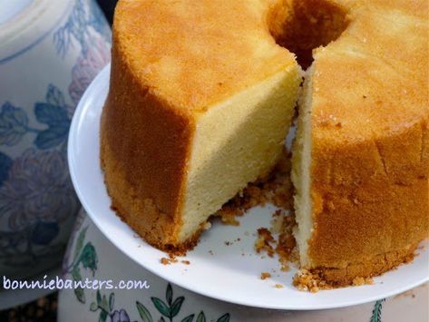 Bonnie Banters: A Very Tall, Buttery Pound Cake ~ Mother Taught Me How Pound Cakes Recipes, Buttery Pound Cake, Best Pound Cake Recipe, Butter Pound Cake, Hp Sauce, Sandwich Loaf, Sour Cream Pound Cake, Tall Cakes, Pound Cake Recipe