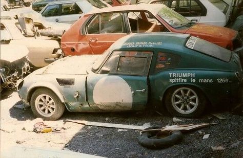 The Triumph Spitfire Le Mans 1964/1965 "ADU3B" when found in a graveyard in the south of the France. Triumph Spitfire Modified, Triumph Gt6, Triumph Motor, Triumph Sports, Triumph Tr3, Triumph Cars, Mgb Gt, Triumph Spitfire, Classic Race Cars