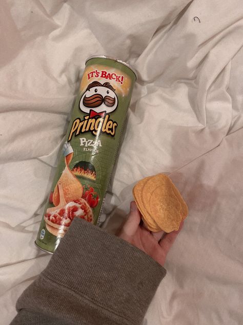 Pringles Aesthetic, Pringles Pizza, Vip Series, King Of Wrath, Food Photography Dessert, Recovery Food, Pizza Flavors, Sleepover Food, Junk Food Snacks